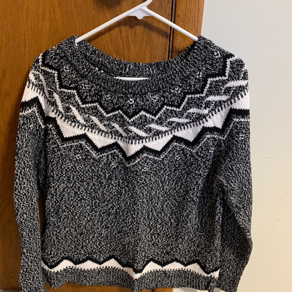 Sweater XL Black  and White Crew